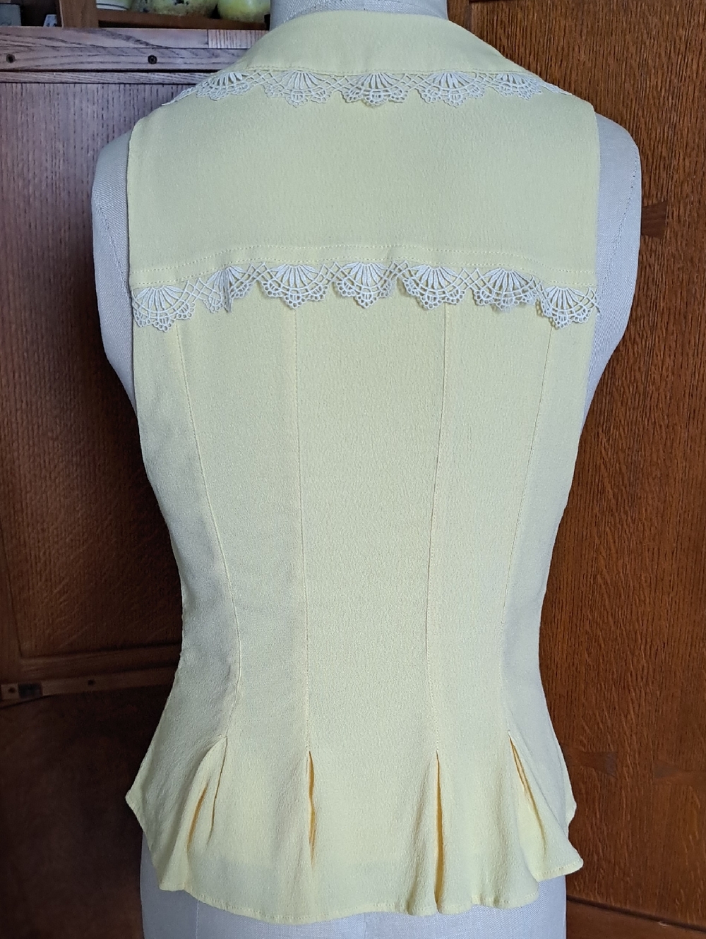 Free People "Lost In Your Love" Lace Trim Vest Top in Mellow Yellow - Size M - Picture 6 of 9